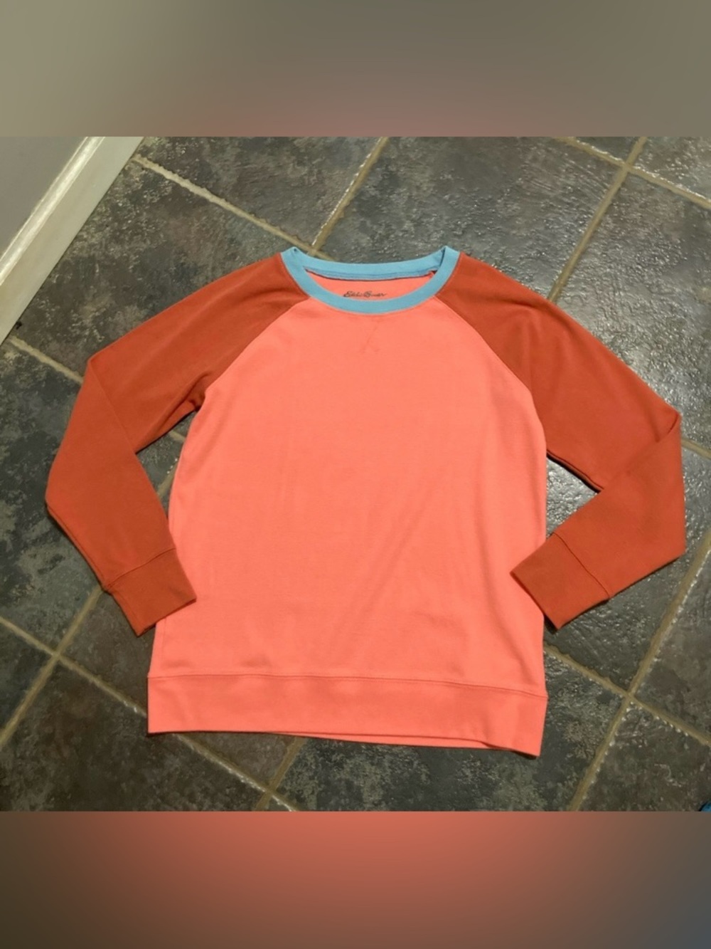 Eddie Bauer Coral Body Raglan Sweatshirt with Rust Sleeves Women’s Size M